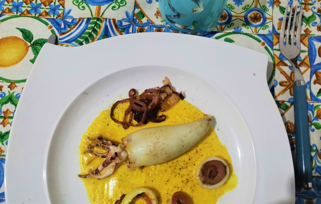 Totani ripieni su crema di melanzana 